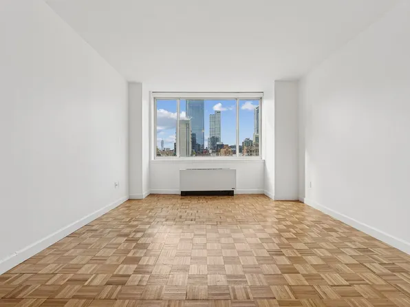 420 West 42nd Street image 3 of 26