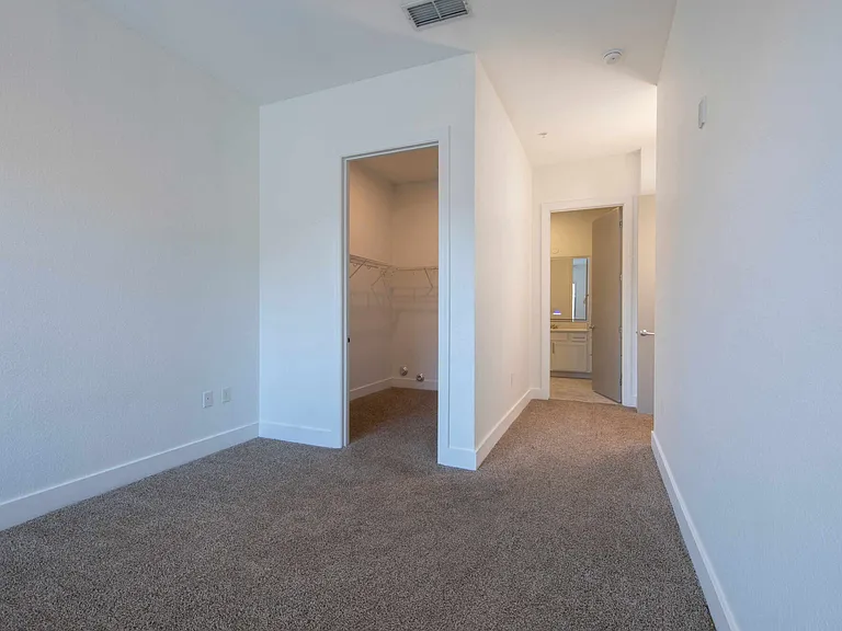 Rise Lakeview — Photo 15
