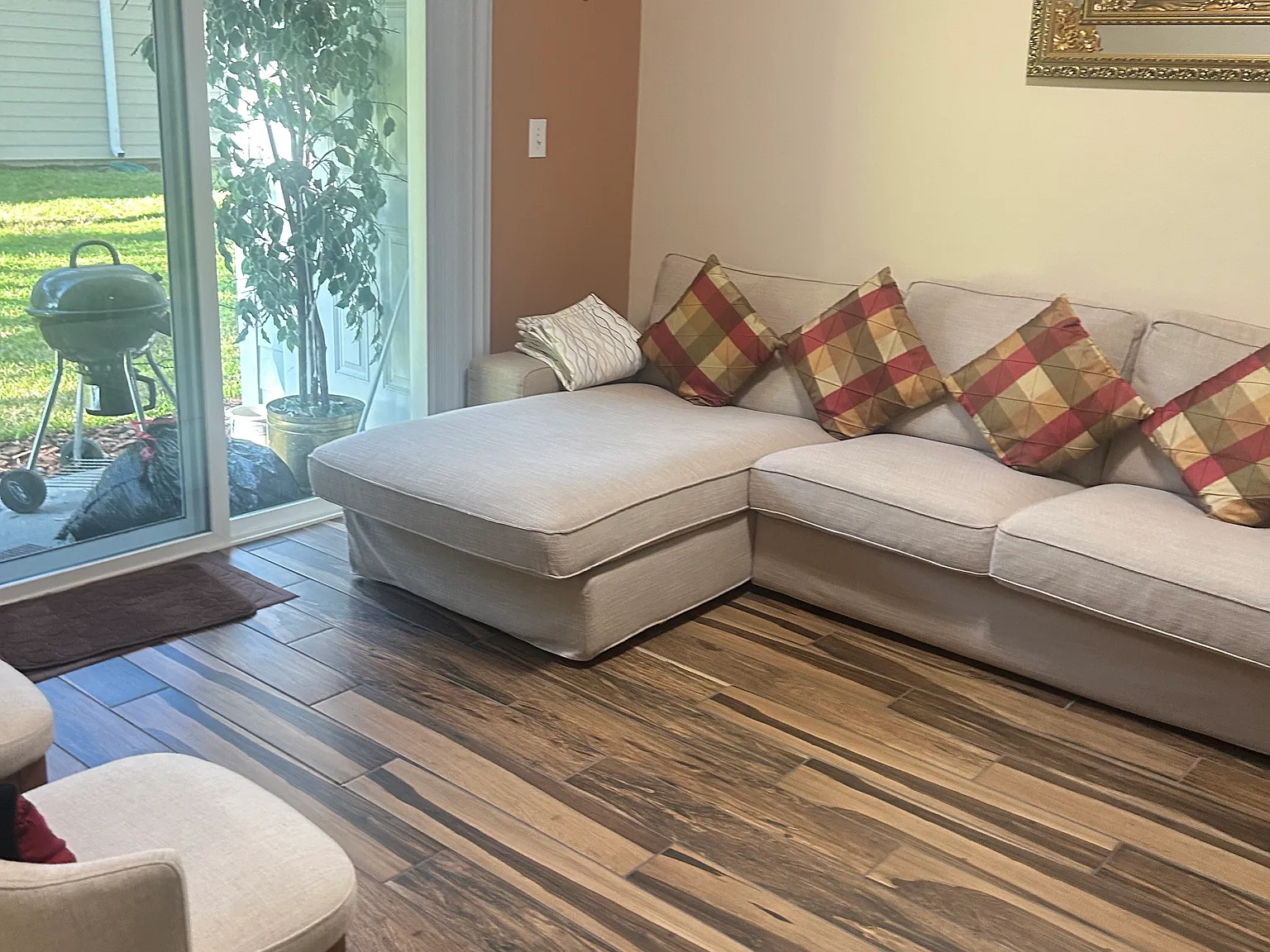 3 bed, 1284 sqft, $1,900 — Photo 2