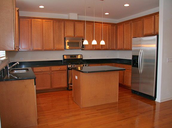 5th image of 310 Broadmoor Ln