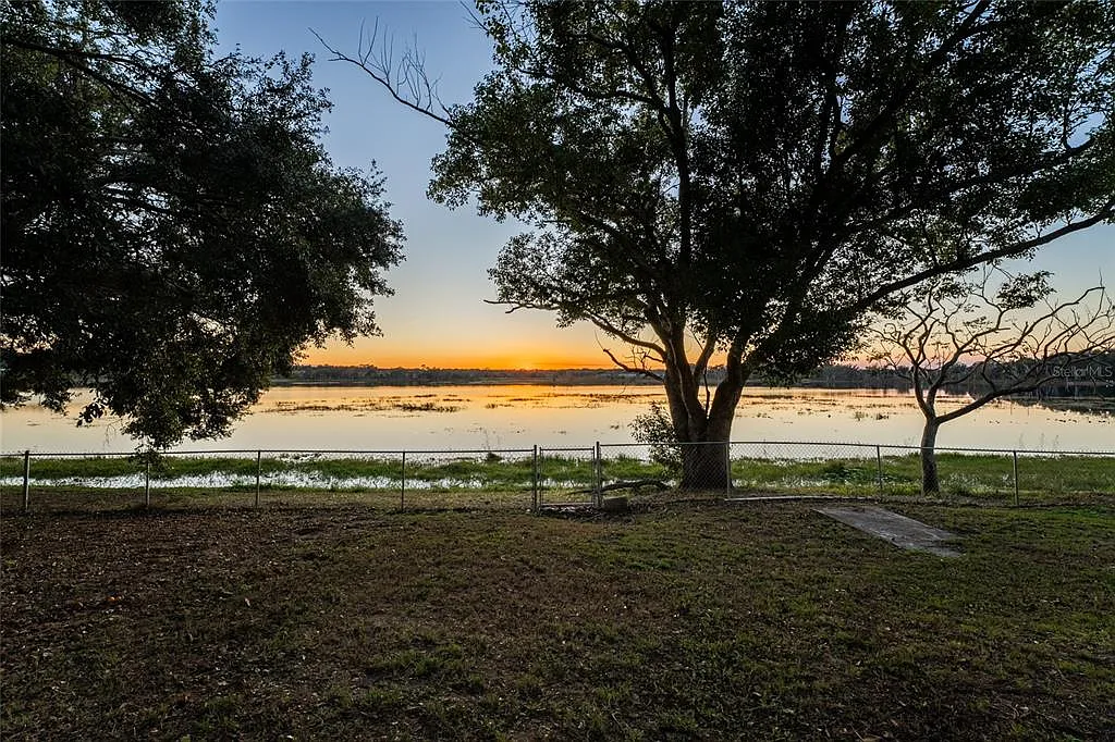 3 bed, 2.0 bath, 1349 sqft, $2,500 — Photo 2