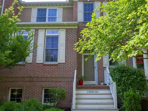 5 Middle Grn, Lancaster, PA 17602