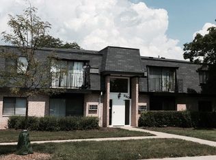 830 Westmoreland Dr, Vernon Hills, IL 60061