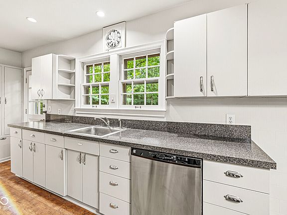 5th image of 3767 E 56th St