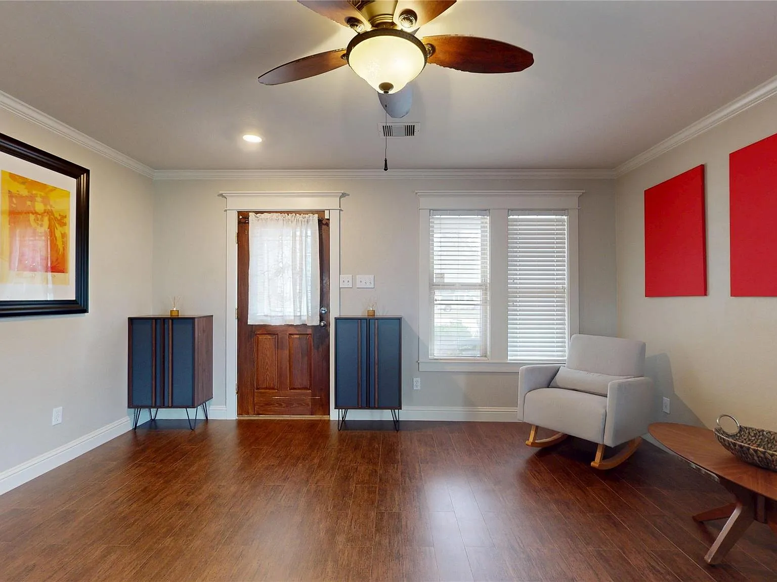 4 bed, 2.5 bath, 2240 sqft, $2,500 — Photo 3