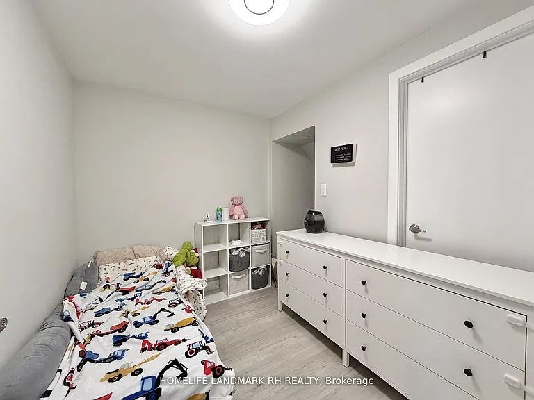 25 Clara May Ave #BASEMENT — Photo 8