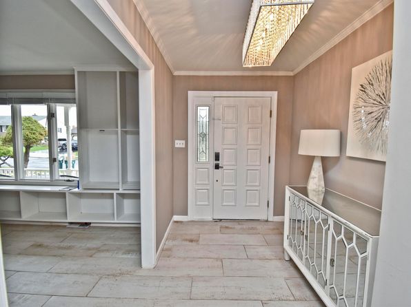 1324 Camelot Dr, Easton, PA 18045