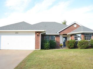 1725 Foxfire Rd, Edmond, OK 73003