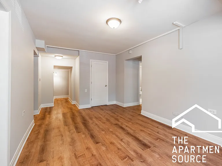 5736 N Winthrop Ave #1 — Photo 3