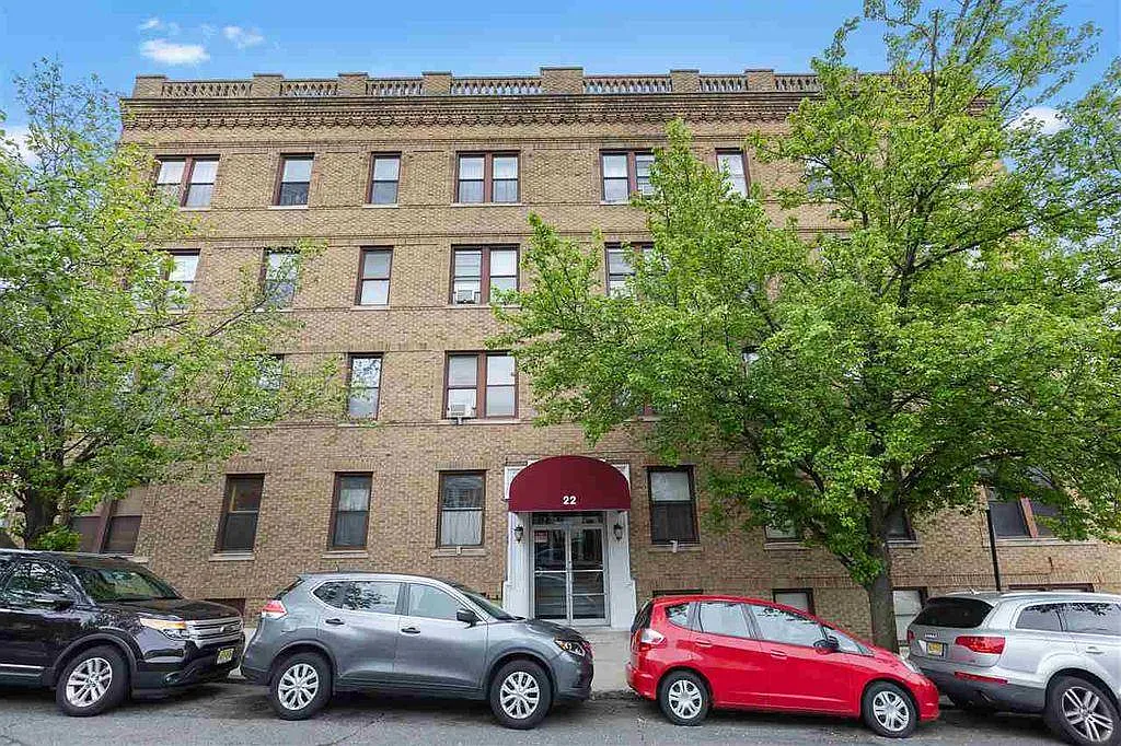 2 bed, 759 sqft, $2,400 — Photo 2