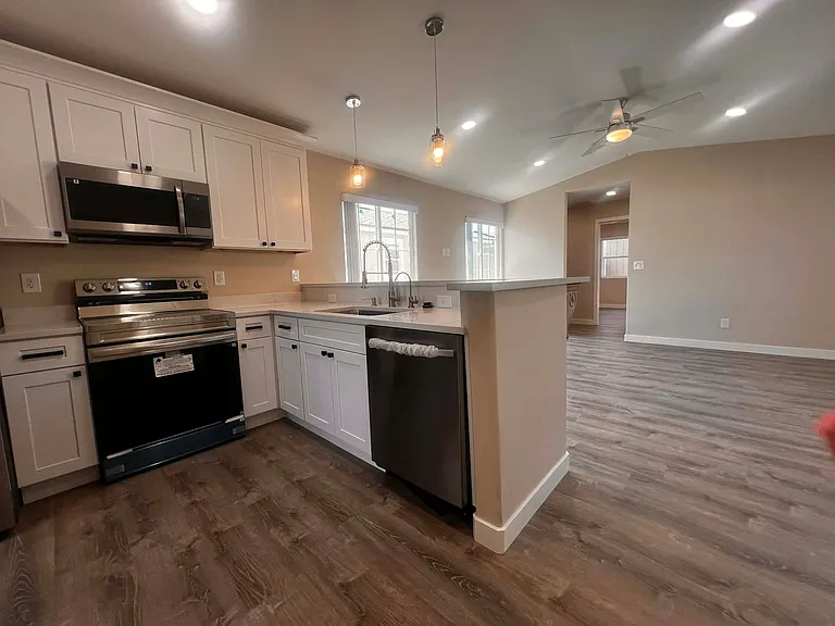 396 Riverfront Dr — Photo 46