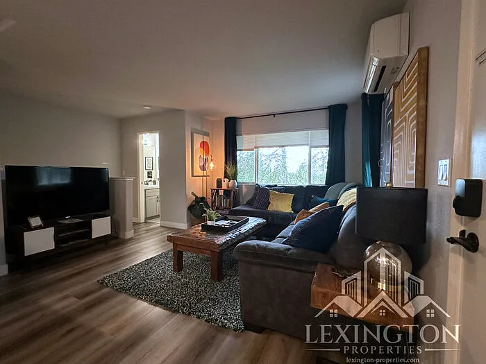1840 Point View Dr #D — Photo 12