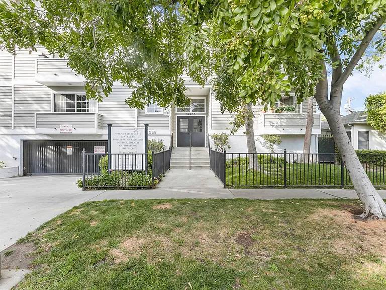 14455 Dickens St — Photo 23