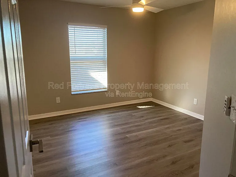 110 SW 17th Pl — Photo 5