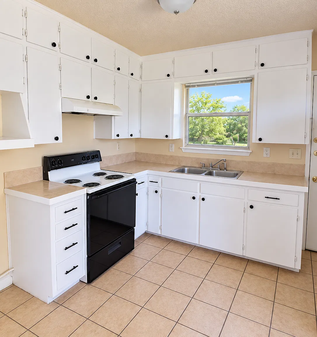 1310 Brown Dr — Photo 3