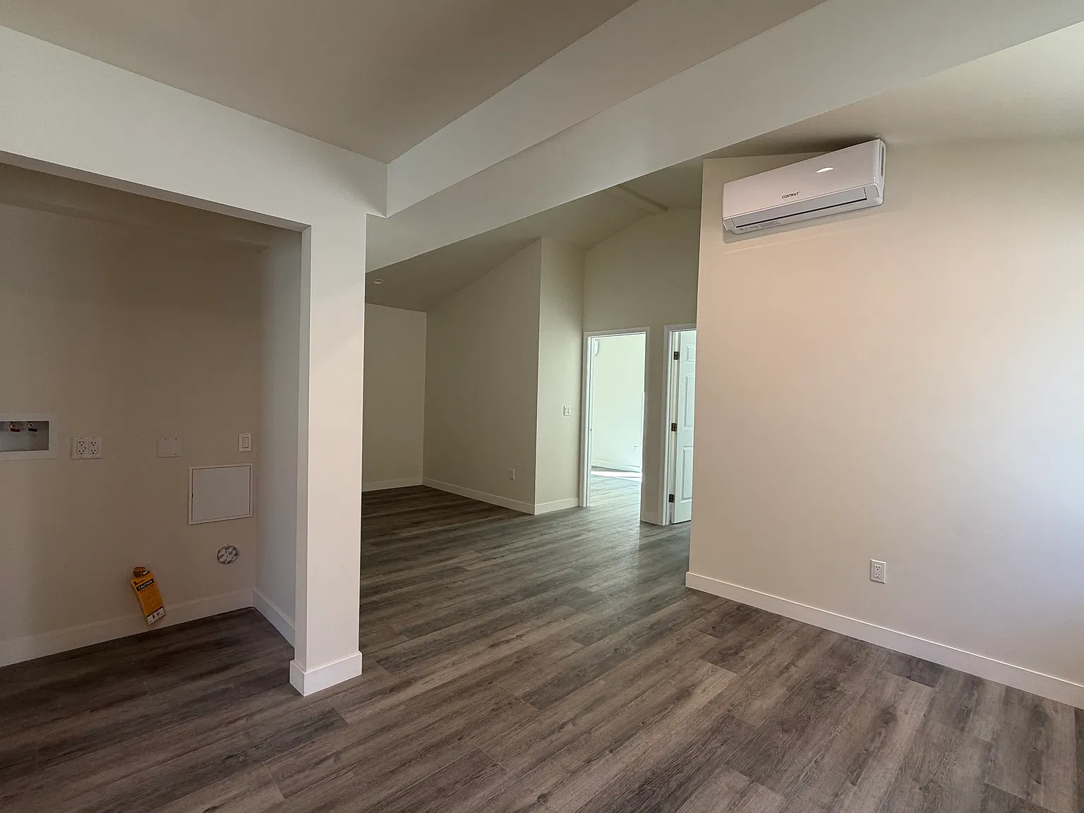 2 bed, 800 sqft, $2,700 — Photo 4