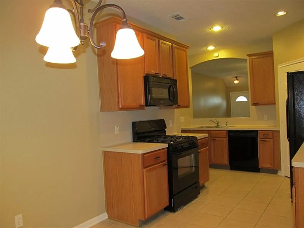 Building Photo - 2338 Colonial Springs Ln