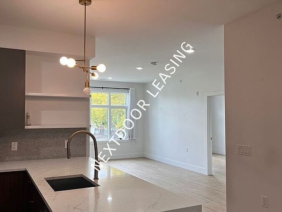 4th image of 276 Duncan Ave #4M