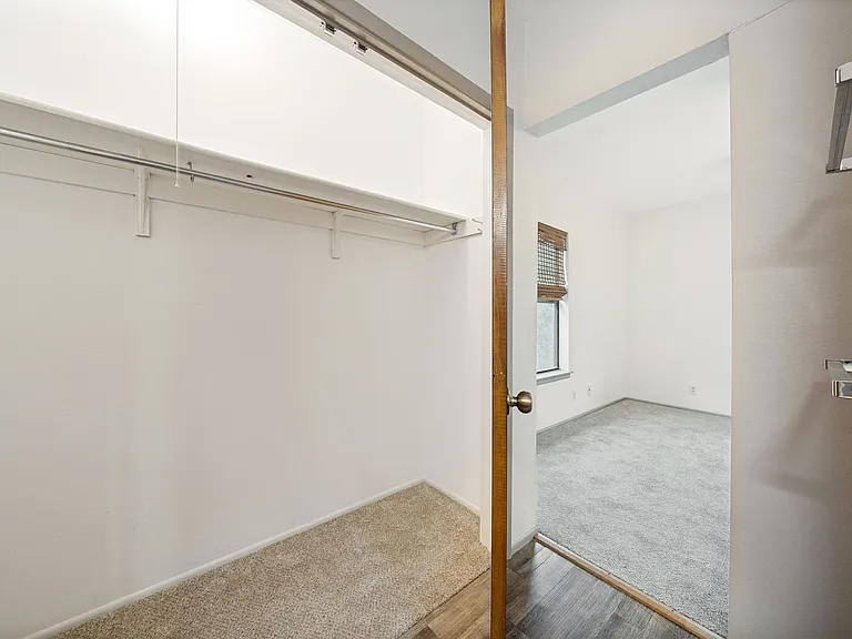 415 Albany St #F — Photo 23