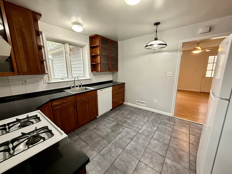2909 Collins Ave — Photo 17