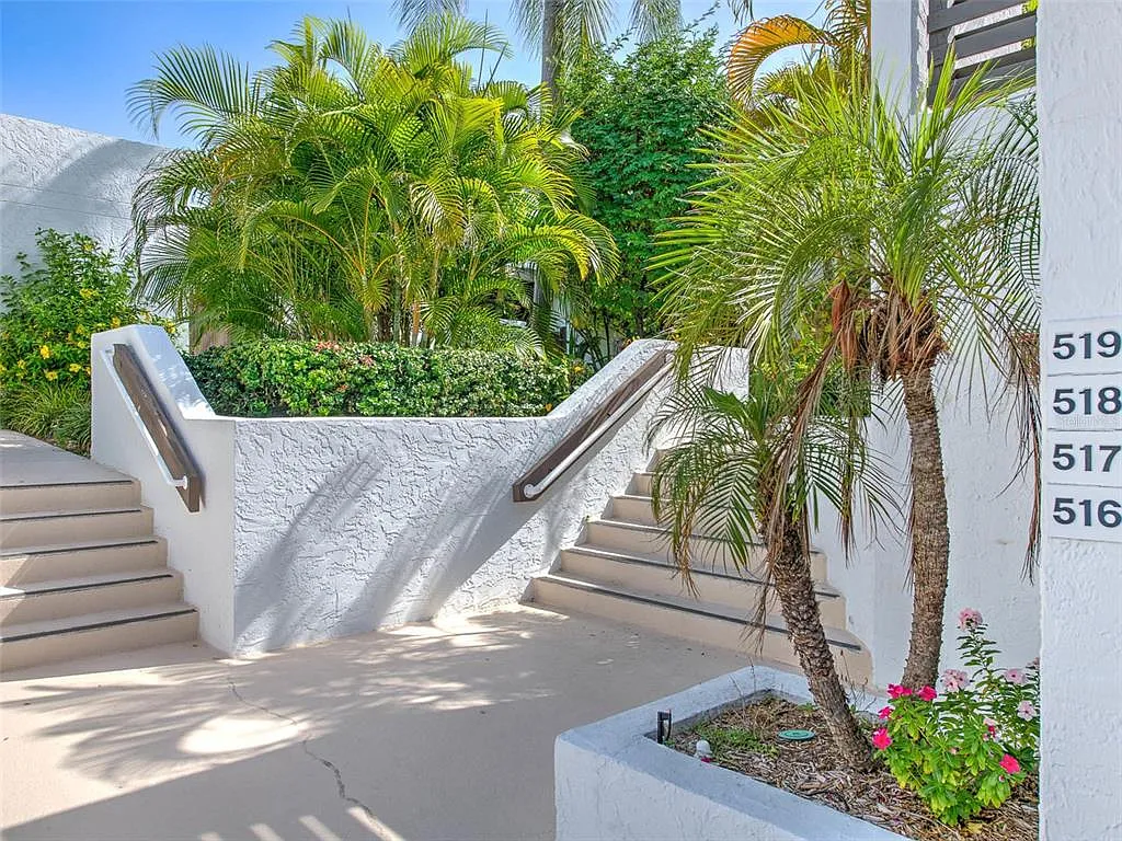 2 bed, 2.0 bath, 1456 sqft, $10,000 — Photo 3