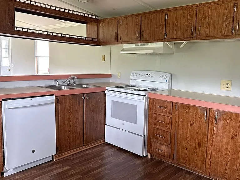 1459 Hickory Valley Rd — Photo 2