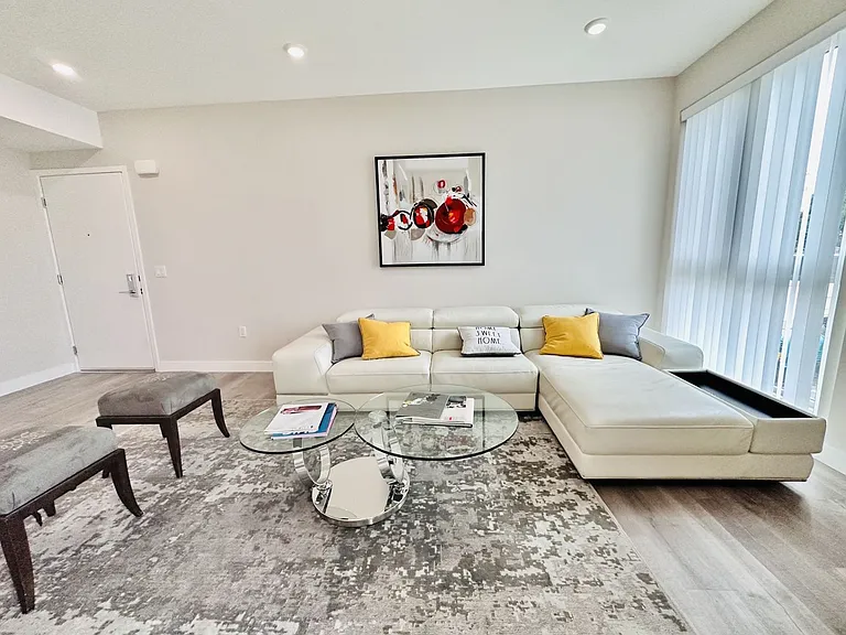 4660 Melrose — Photo 34