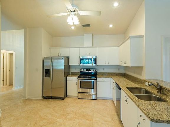 5th image of 9782 Knightsbridge Cir