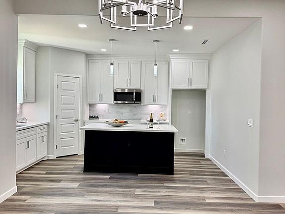 3rd image of 407 Hope Dr