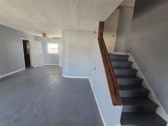 3rd image of 4405 N Oak Trafficway