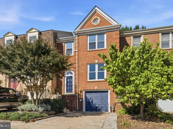 414 Council Dr NE, Vienna, VA 22180