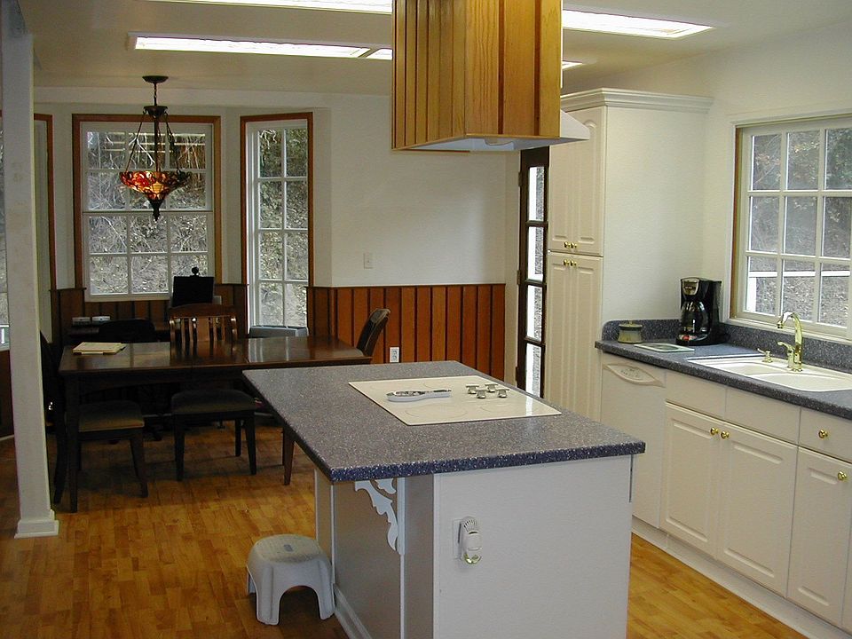 Large kitchen for intertaini