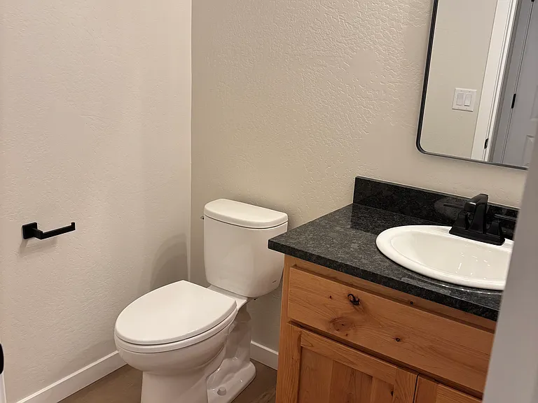 1009 SE M St — Photo 3