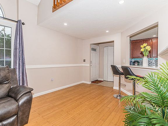 Home Entrance with Closet 