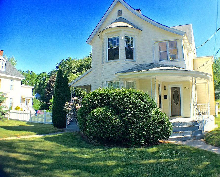 Front entrance/private porch.