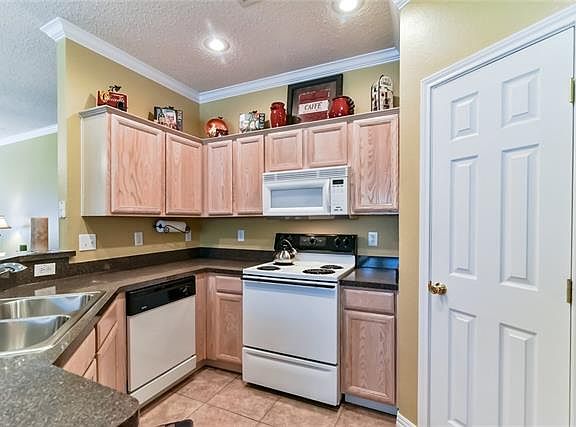 5th image of 528 La Reunion Ct