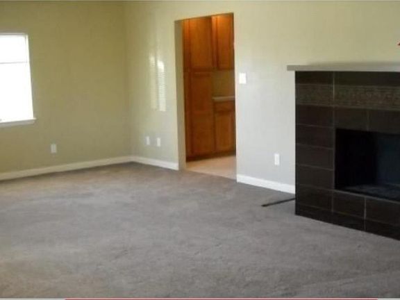 2nd image of 1905 N Alameda Blvd