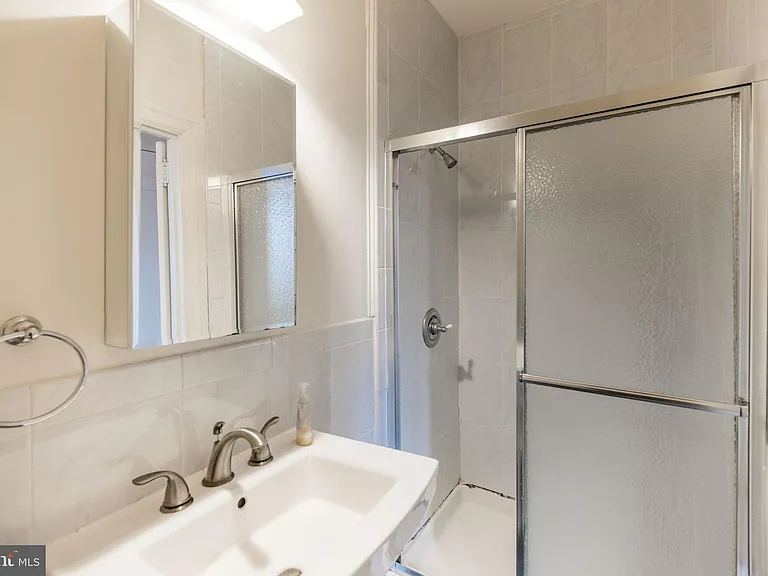 250 S 13th St #4D — Photo 11