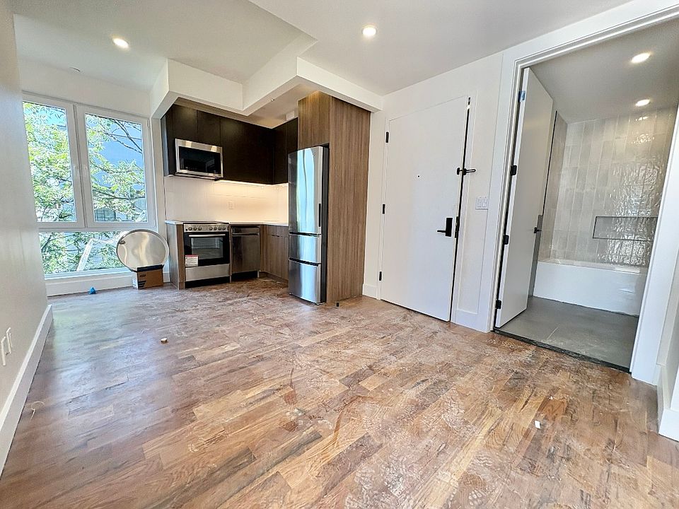 1st image of 3098 Farragut Rd #4D