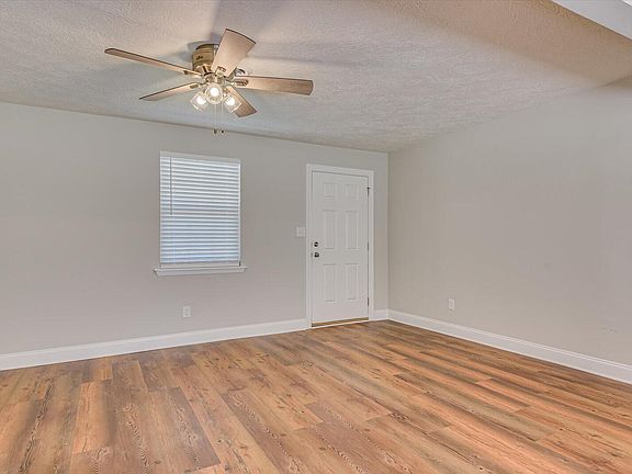 3rd image of 3014 Silverwood Drive