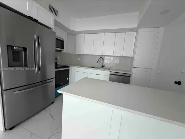 500 Bayview Dr APT 232, Sunny Isles Beach, FL 33160