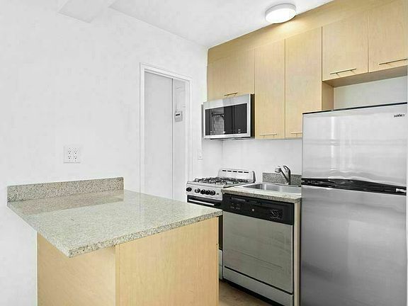 4th image of 630 Lenox Ave APT 5R