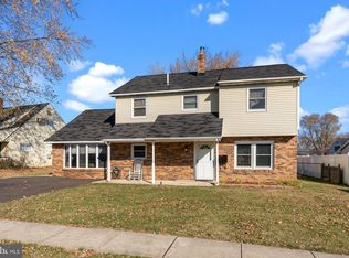 36 Rambler Ln, Levittown, PA 19055