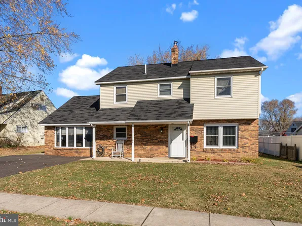 36 Rambler Ln, Levittown, PA 19055
