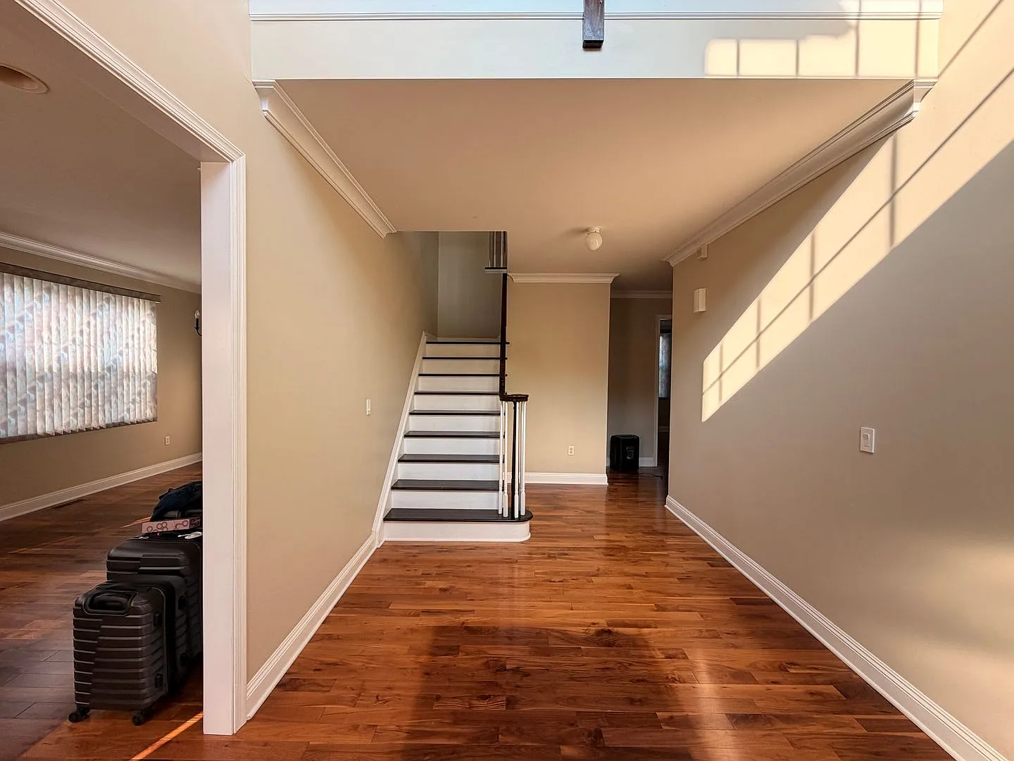 4 Beds 2.5 Baths — Photo 2