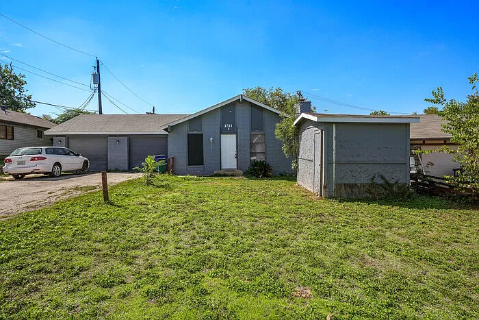 2 bed, 1.0 bath, 891 sqft, $1,295 — Photo 1