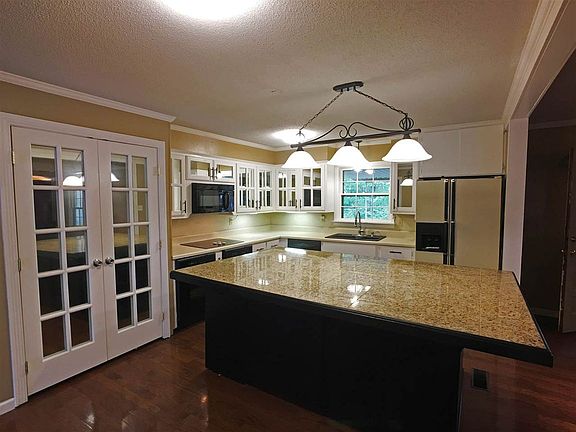 4th image of 1104 N Pkwy #24