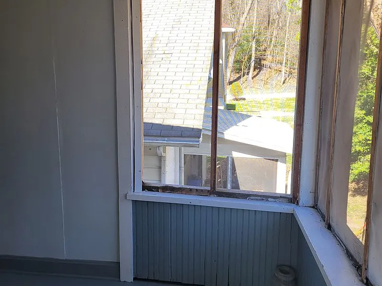 2502 Oak St — Photo 11