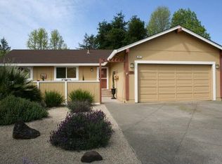 950 Eileen Ct, Rohnert Park, CA 94928
