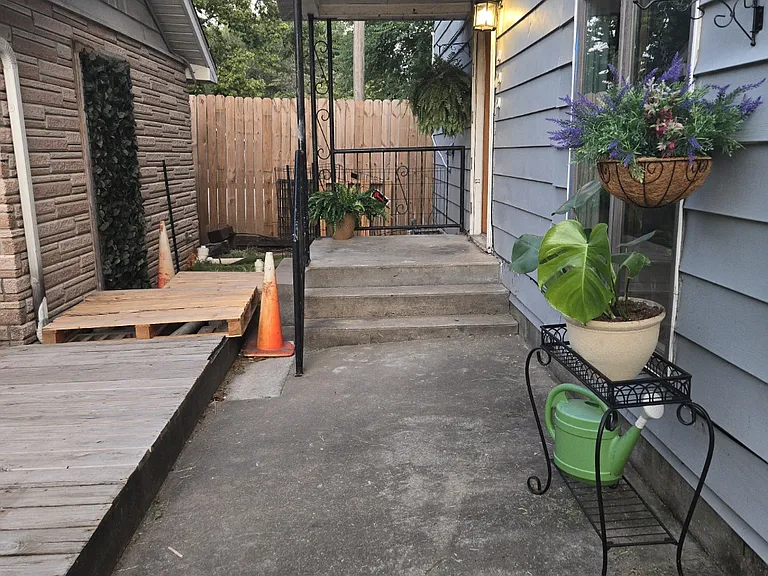 330 W Coler St #G — Photo 5
